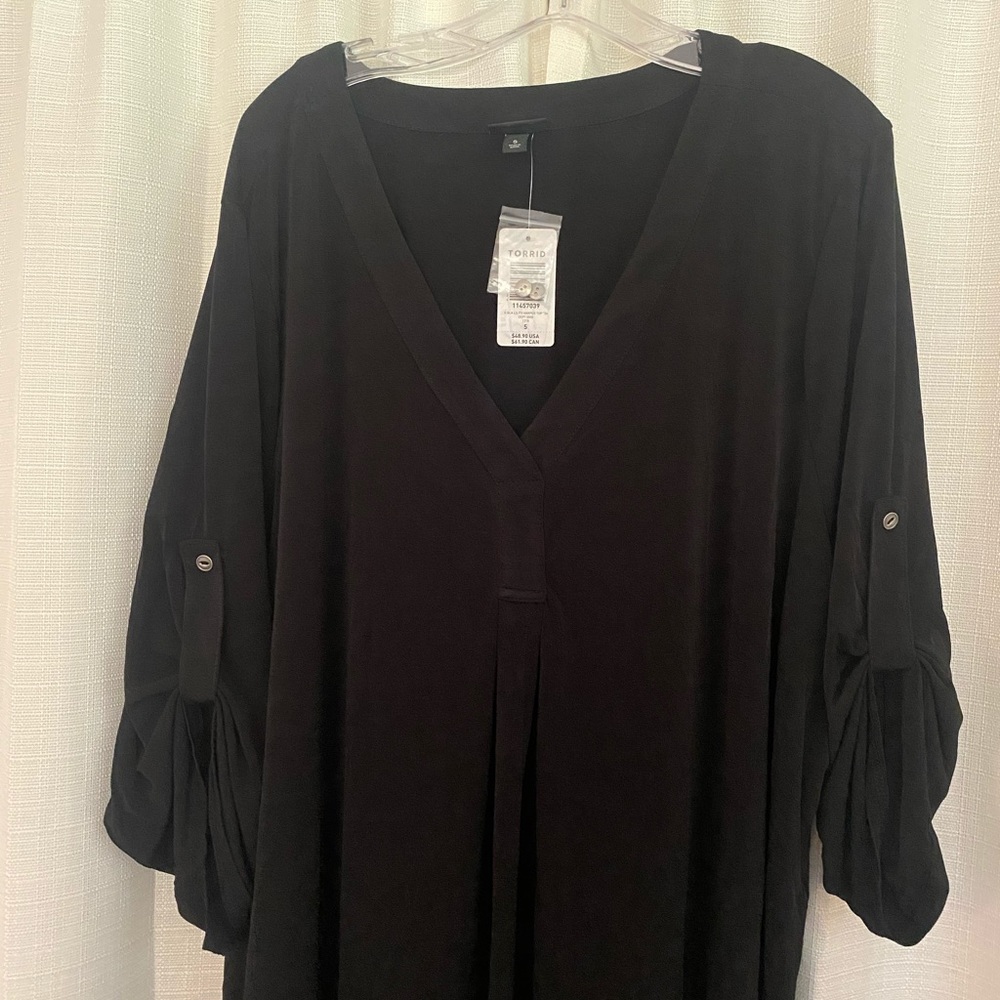 Black 3/4 length sleeve cuffed top.